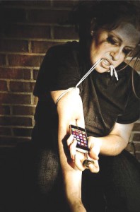 iphone addict 198x300 Et toi, il va bien ton égo 2.0 ?